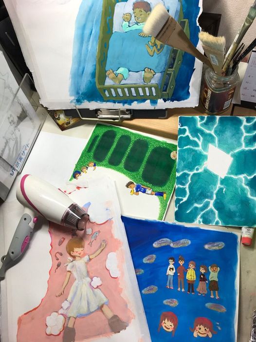 子ども達の原稿に絵をつけている写真