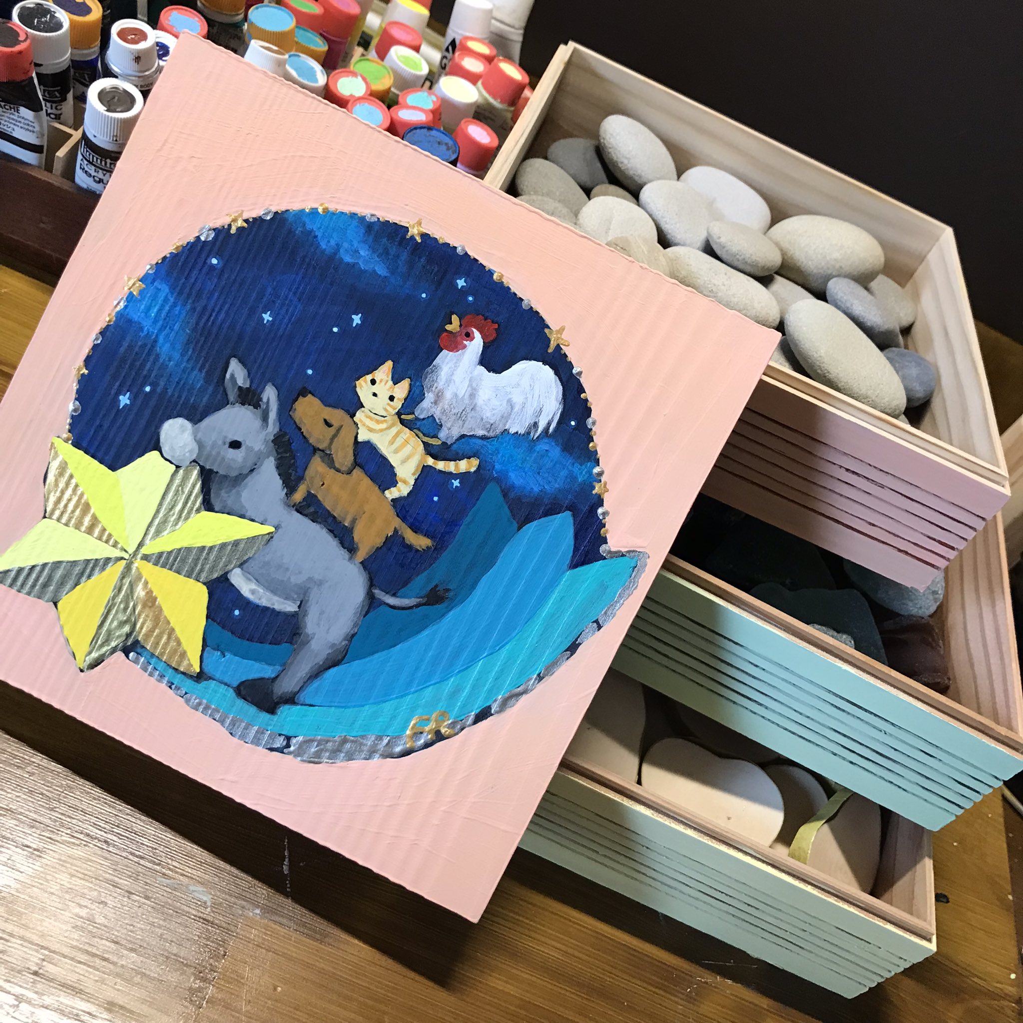 中には小間物の素材